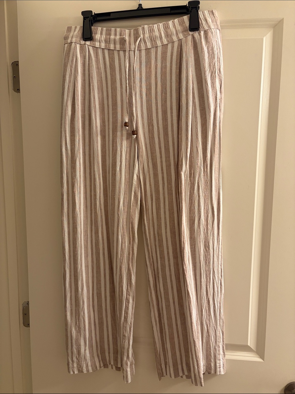 Stripped beige and white linen pants